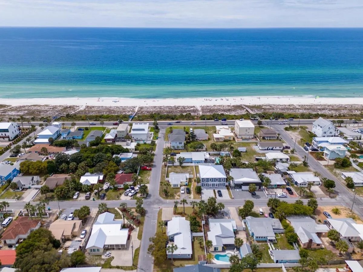 13900 Millcole Ave - Beachy Bungalow - Sleeps 10 Panama City Beach 0*,  United States
