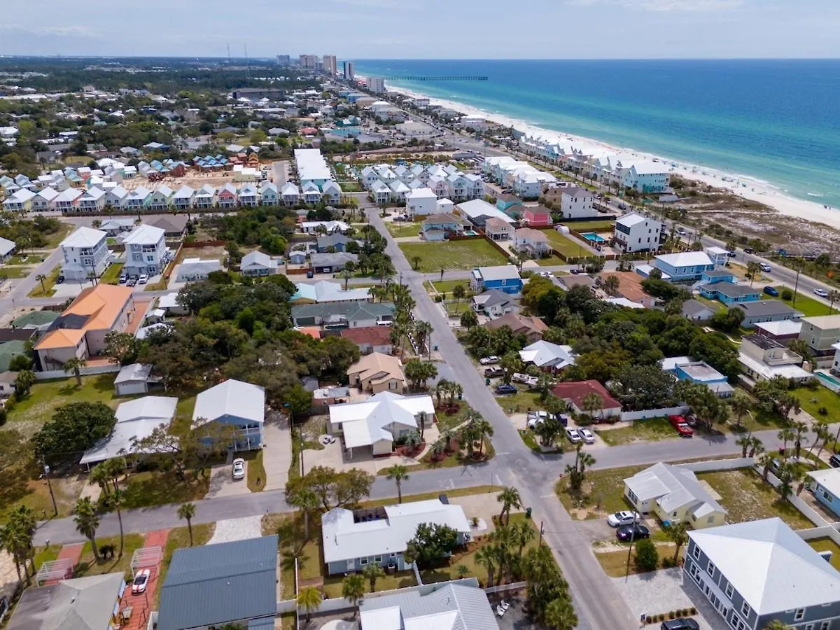 13900 Millcole Ave - Beachy Bungalow - Sleeps 10 Panama City Beach Holiday home