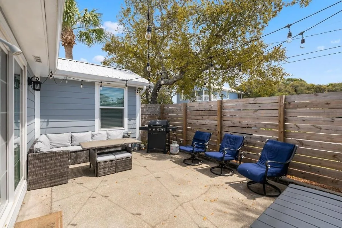 13900 Millcole Ave - Beachy Bungalow - Sleeps 10 Panama City Beach Holiday home