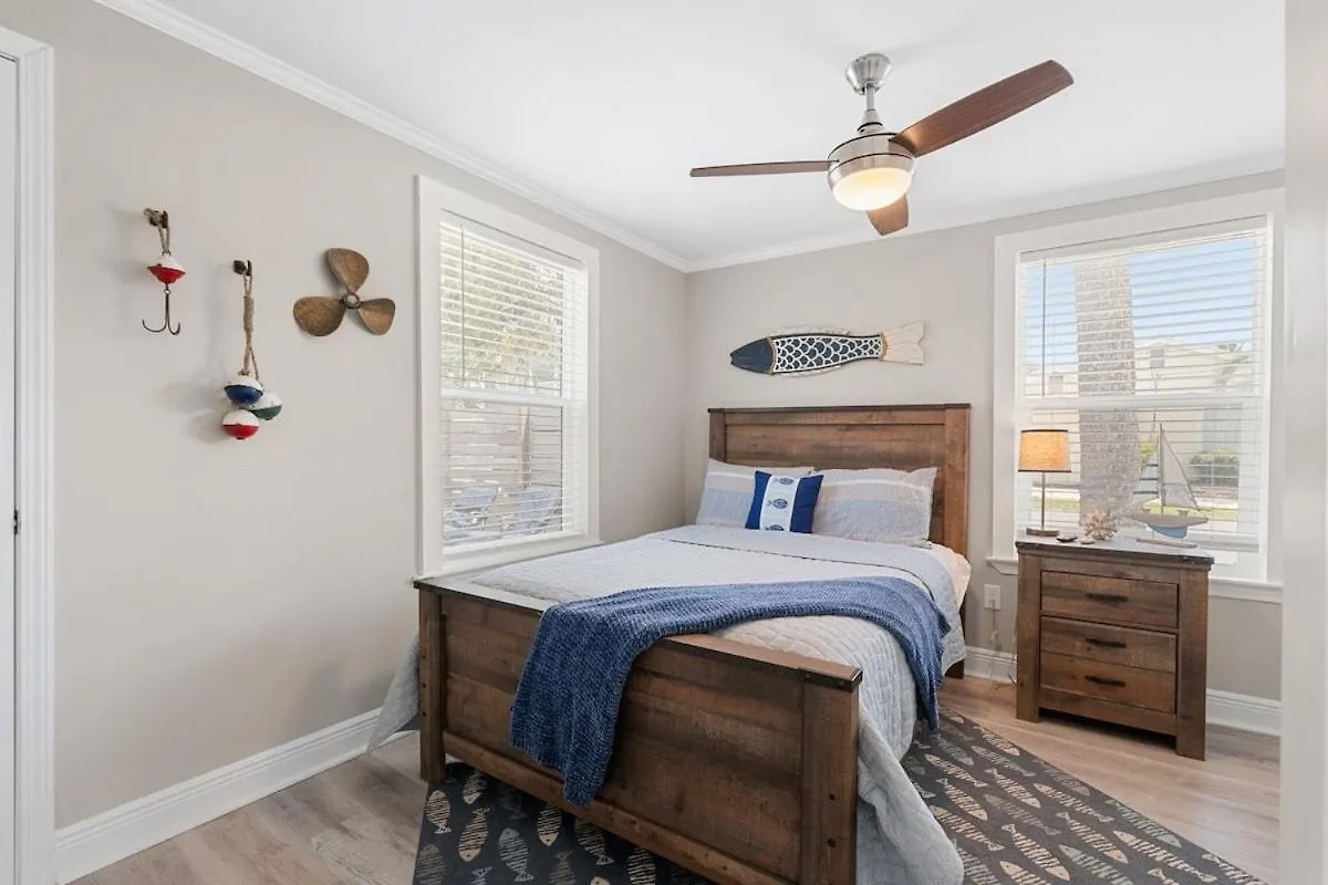 13900 Millcole Ave - Beachy Bungalow - Sleeps 10 Panama City Beach Holiday home