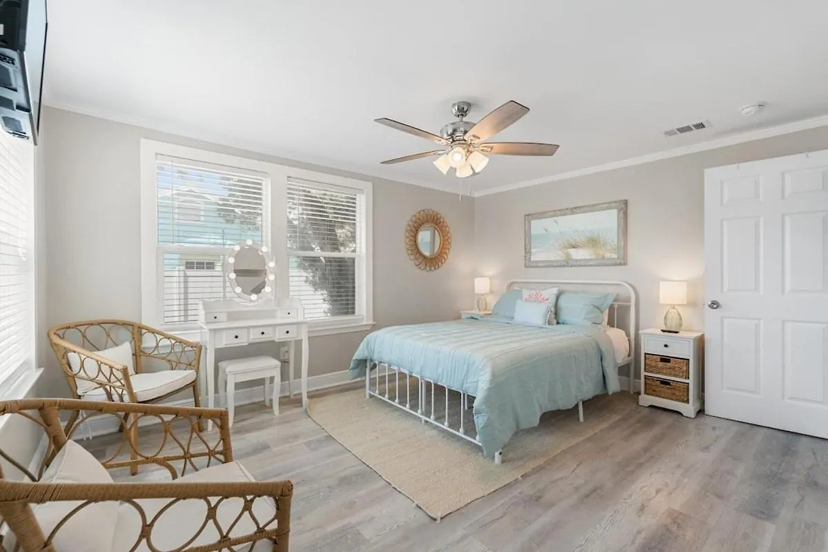 Holiday home 13900 Millcole Ave - Beachy Bungalow - Sleeps 10 Panama City Beach United States