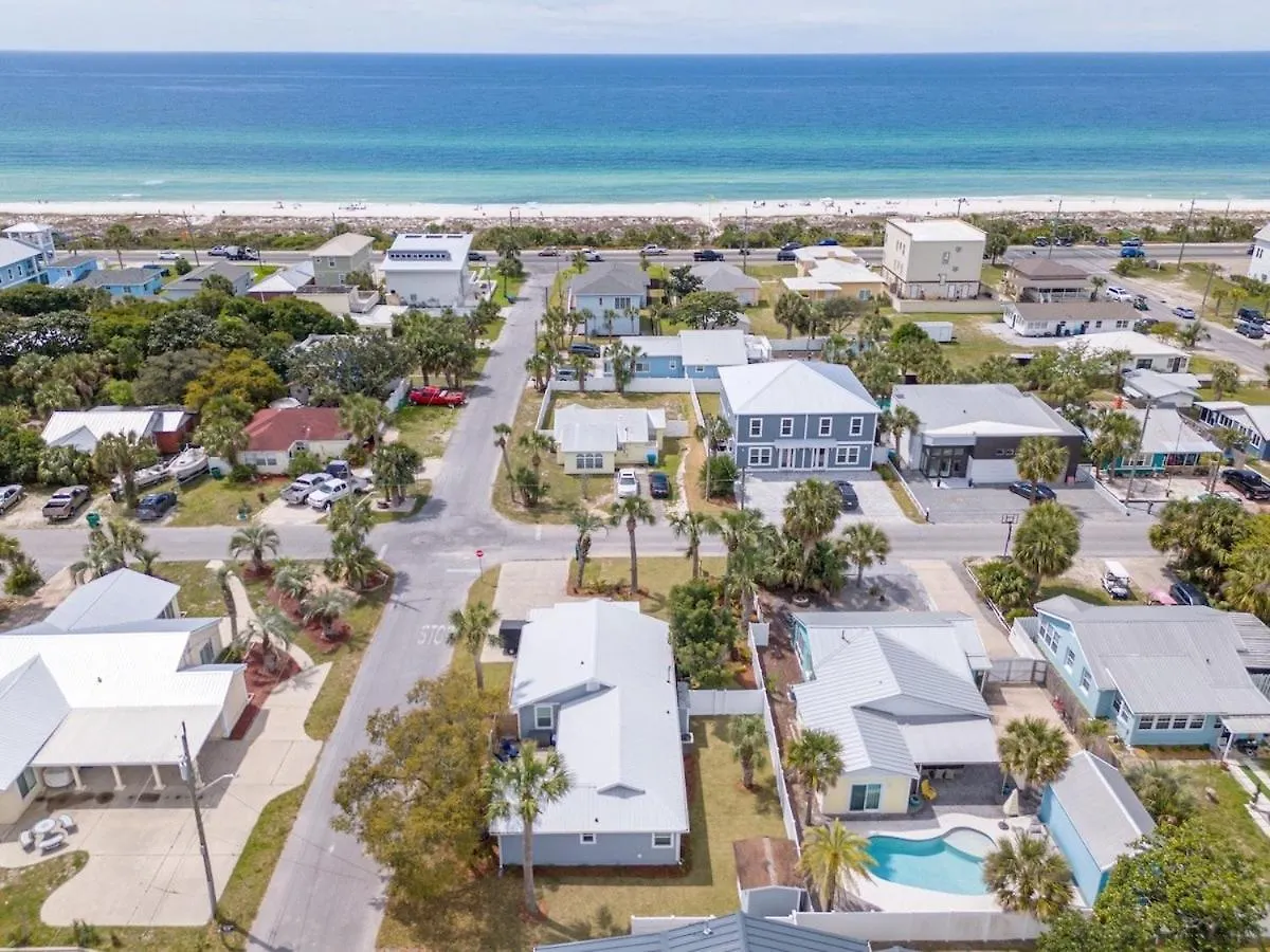Holiday home 13900 Millcole Ave - Beachy Bungalow - Sleeps 10 Panama City Beach United States